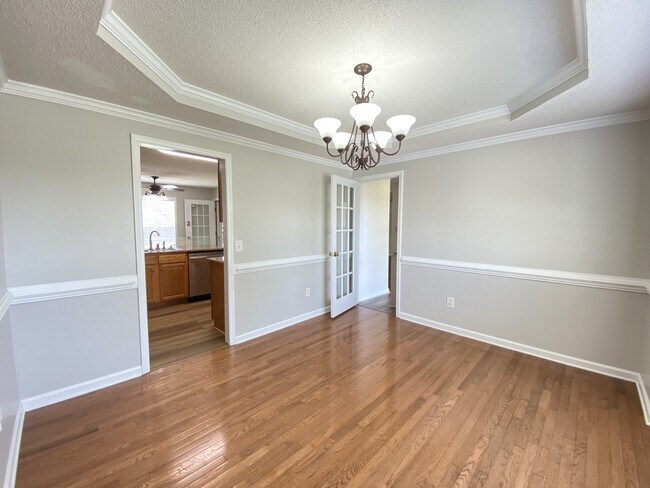 Building Photo - 346 Cresthaven Dr
