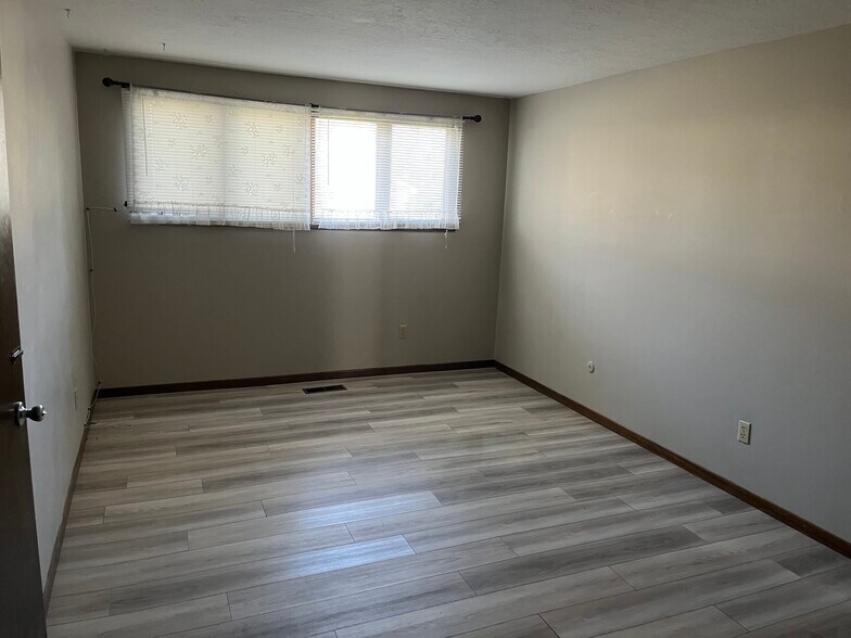 Building Photo - 1507 S Maple St