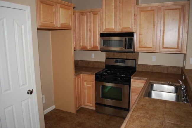 Building Photo - 8415 Oliva Rd