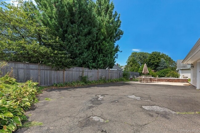 Building Photo - 46 Sylvan Rd