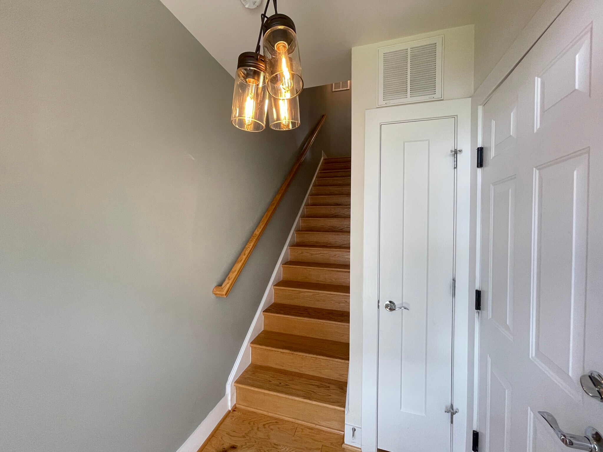 Foyer - 924 King Farm Blvd