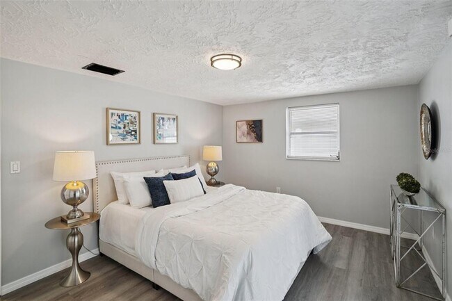 Building Photo - 3524 Cincinnati Dr