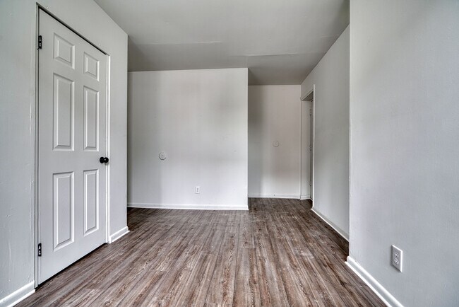 Building Photo - 2324 Callow Ave