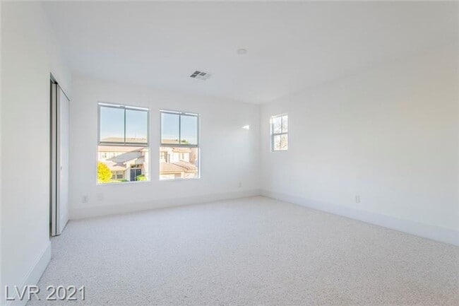 Building Photo - Stunning Summerlin 5 bedroom with a pool!