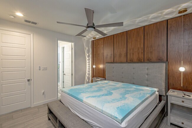 Building Photo - 423 Deer Path Lp