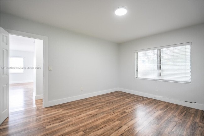 Building Photo - 460 NE 82nd Terrace