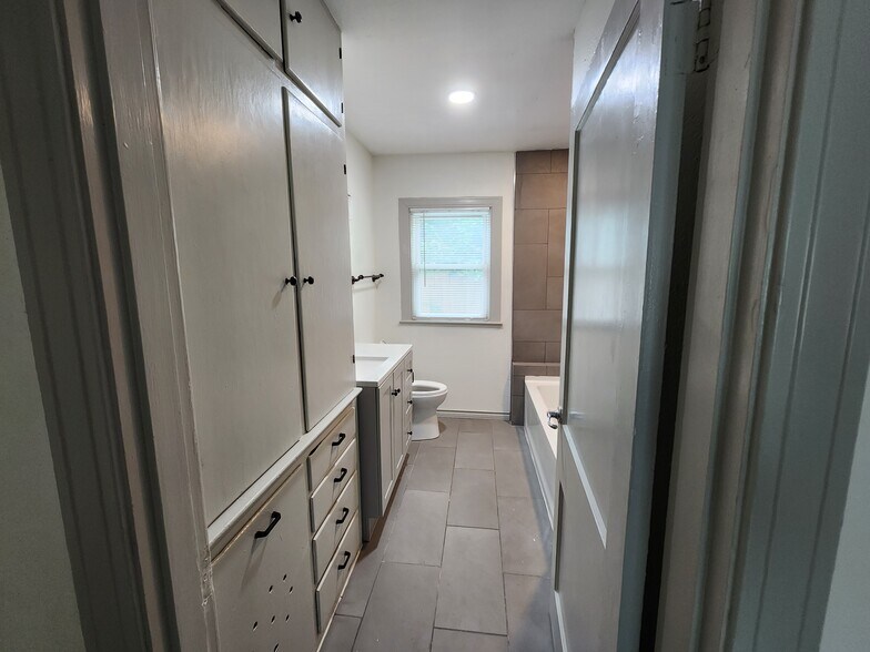 Downstairs Bathroom - 310 Amarillo St