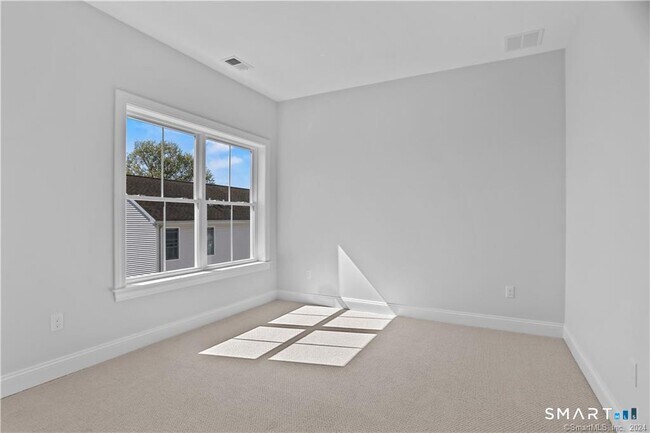 Building Photo - 348 Halley Ave