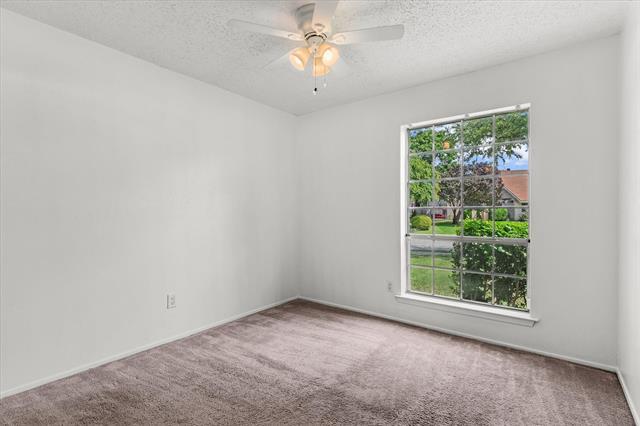 Building Photo - 2804 Royal Oaks Dr