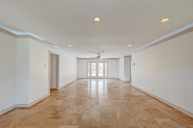 Building Photo - 5611 Briarbend Dr