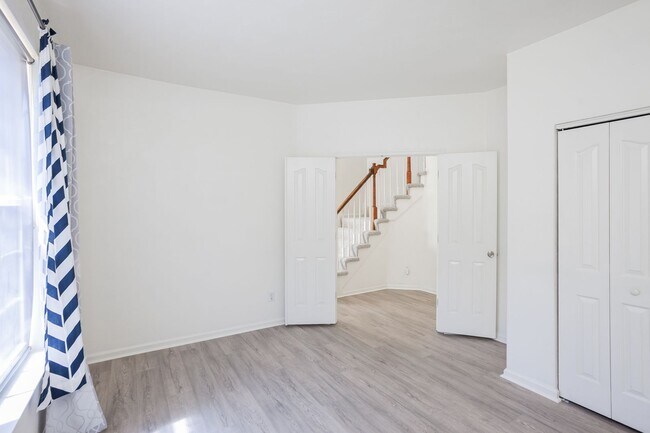 Building Photo - 5908 Eagle Point
