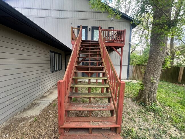 Building Photo - 945 Fox Hill Dr