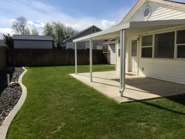 Building Photo - 714 Monticello Ct