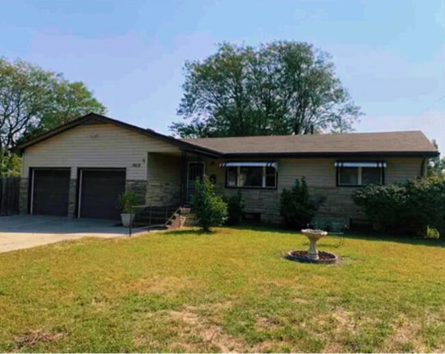 Building Photo - 1013 Cedar St