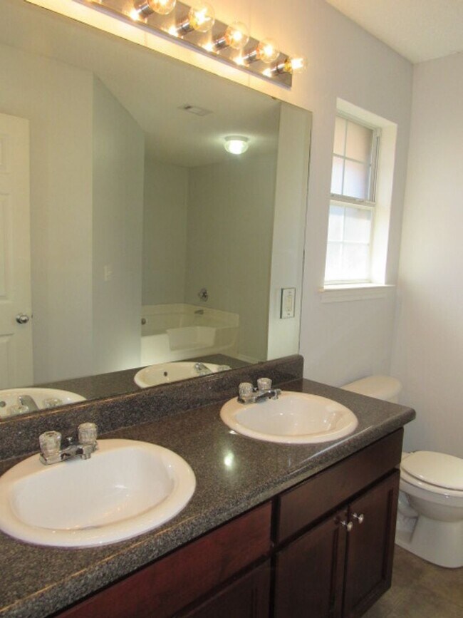 Building Photo - Four bedroom home in Gulf Breeze!