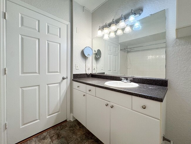 Building Photo - The Grande Downtown - Spacious 1 Bedroom Corner Unit AVAILABLE NOW!