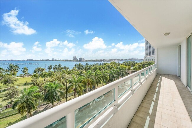 Building Photo - 1800 N Bayshore Dr
