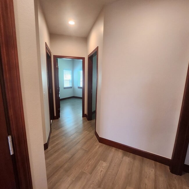 Building Photo - Luxury 3/2 Grated Community in South Kihei.