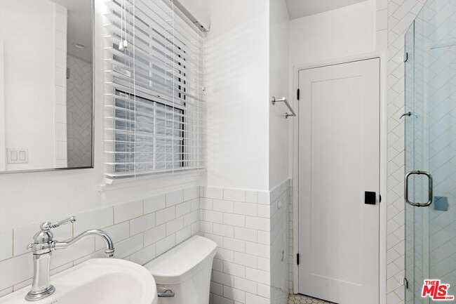 Building Photo - 12730 La Maida St