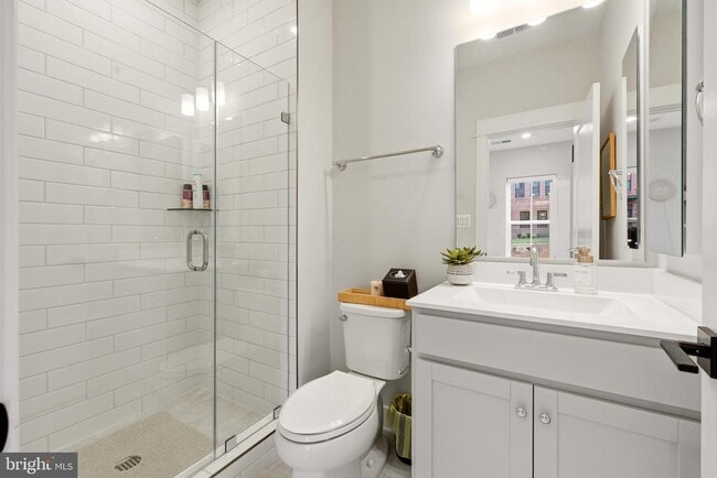 Building Photo - 22810 Tawny Pne Sq