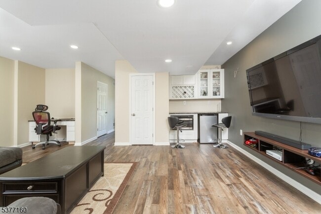 Building Photo - 24 DeCroce Ct