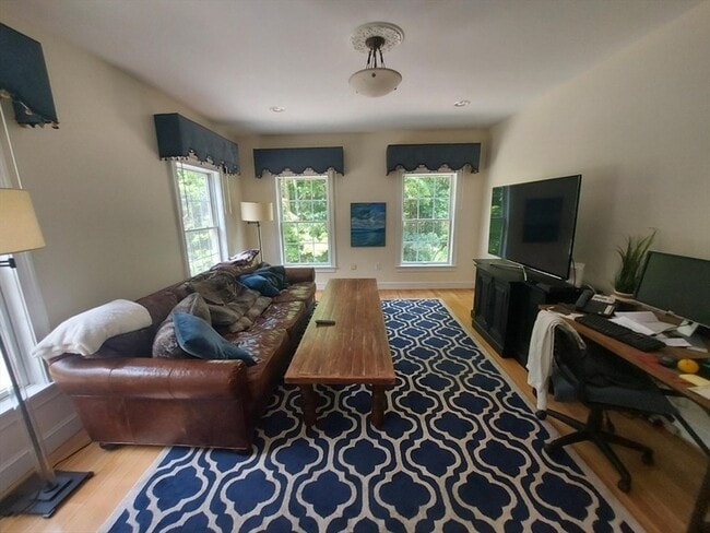 Building Photo - 1 Chestnut St