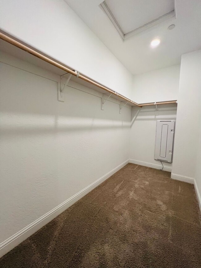 Building Photo - Beautiful Lennar 4-Bedroom Home with Resor...