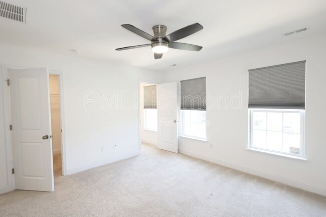 Building Photo - 425 Randolph Vw Dr