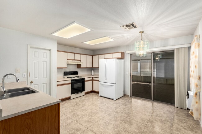 Building Photo - 1116 S 53rd St