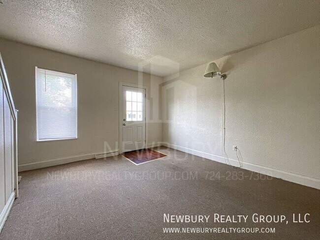 Building Photo - 37 Hickory St