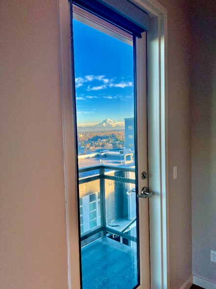 Building Photo - 2330 Yakima Ct