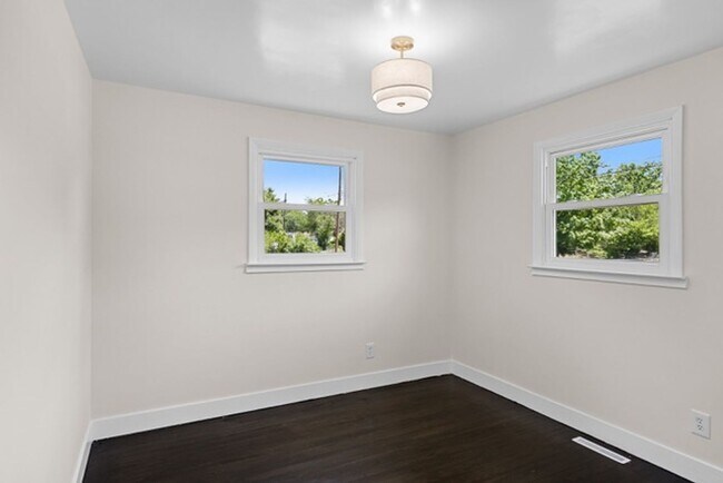 Building Photo - 7 Coville Dr