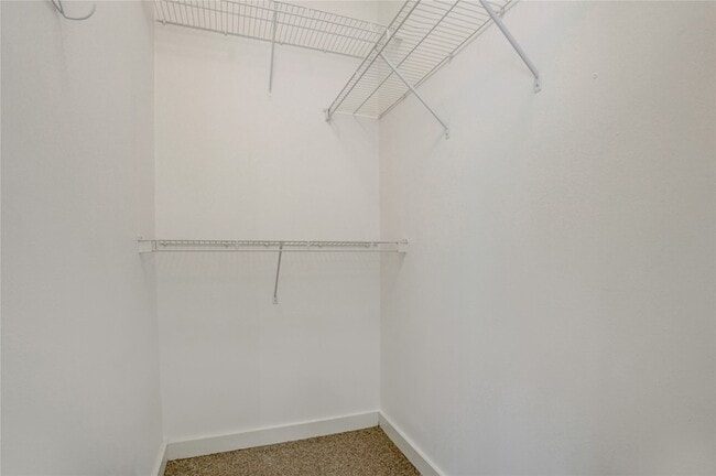 Building Photo - 910 Ruthven St