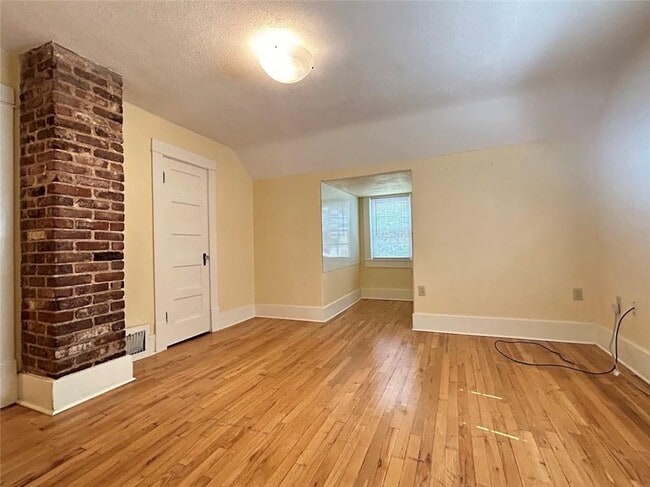 Building Photo - 1055 Pollard Ave