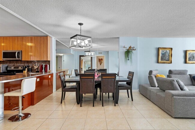 Building Photo - 1865 S Ocean Dr