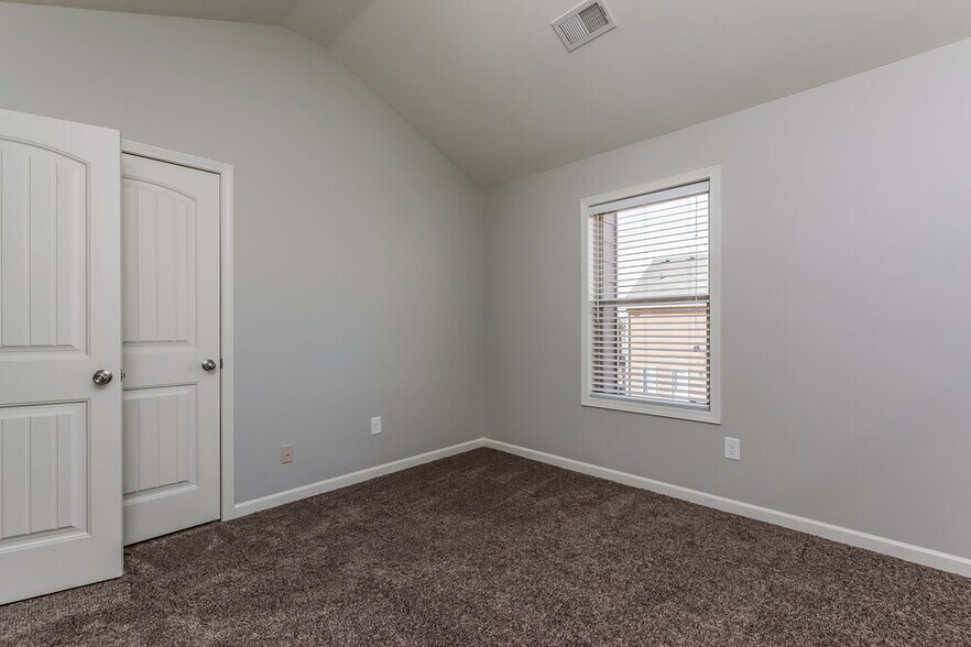 Building Photo - 21 Carriage Hills Dr