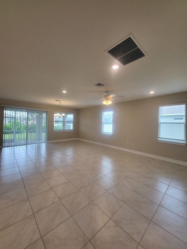 Building Photo - 3276 Baravaldo Cir