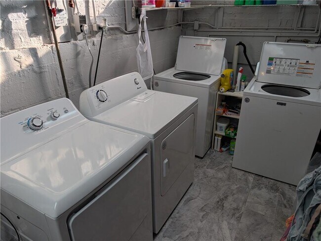 Building Photo - 43 Sargent Ave