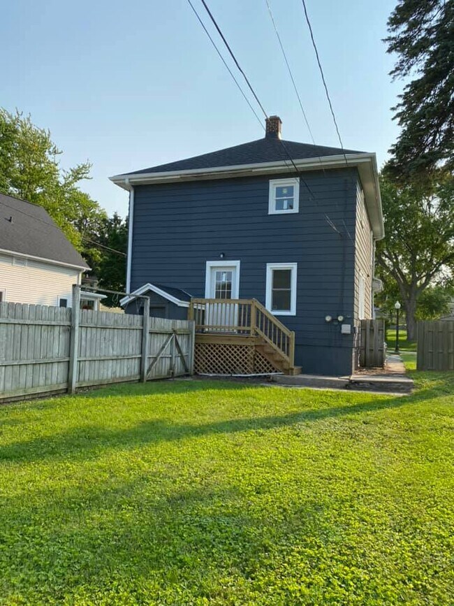 Rear - 812 Detroit St