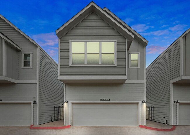 Building Photo - Charming 2-story home in a private Community!