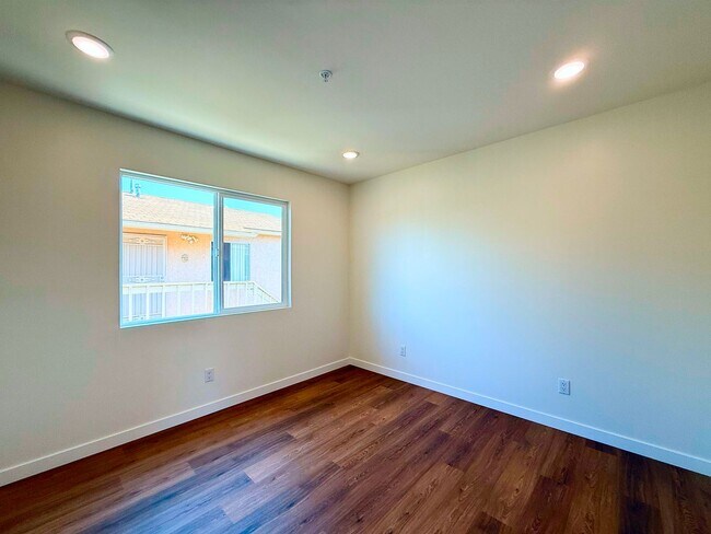 Building Photo - Welcome to Your Cozy and Modern Upstairs A...