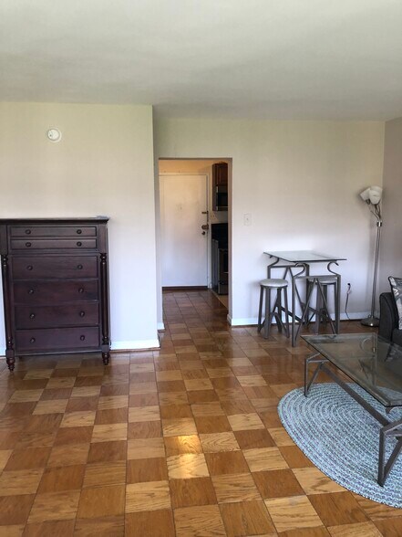 Building Photo - 922 24th St NW