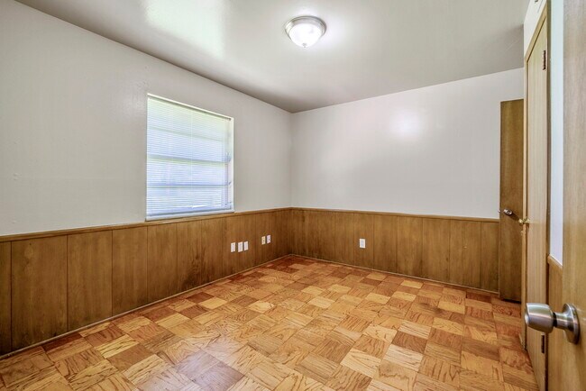 Building Photo - 1509 NE 33rd St