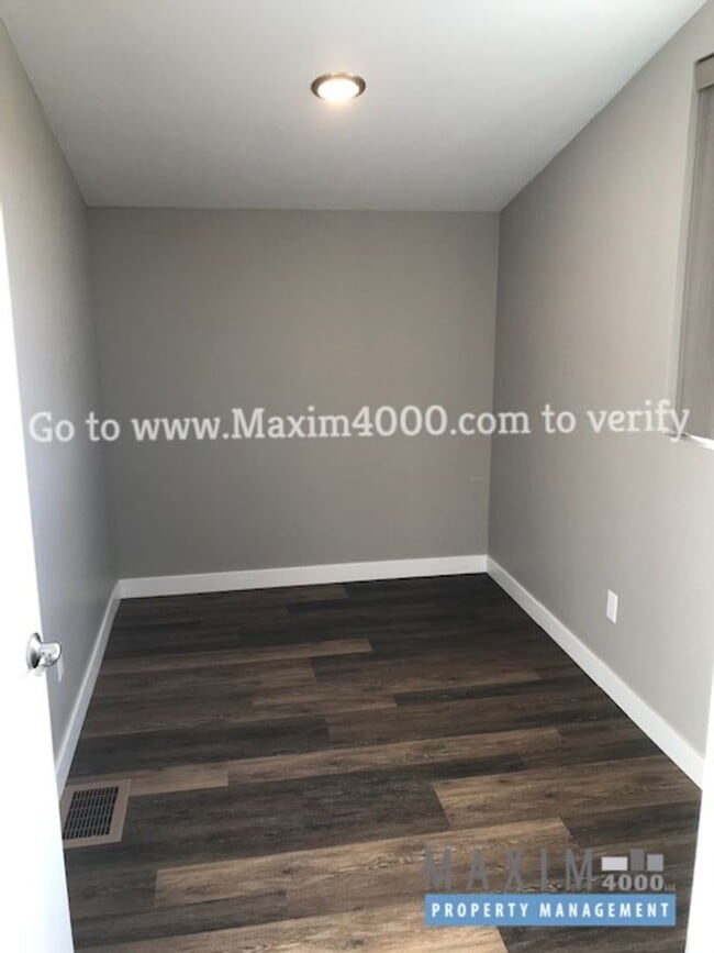Building Photo - 859 Struthers Ave