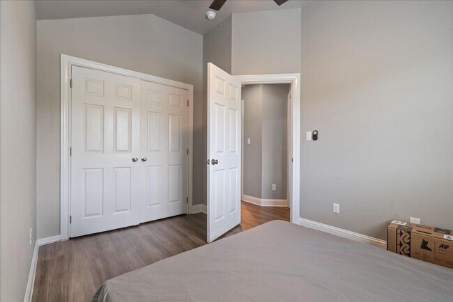 Building Photo - 5800 Clubhouse Dr