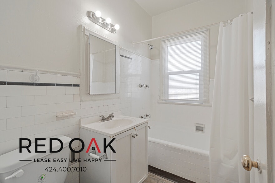 Building Photo - 3918 Beverly Blvd