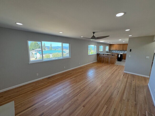 Building Photo - 3715 Q Ave