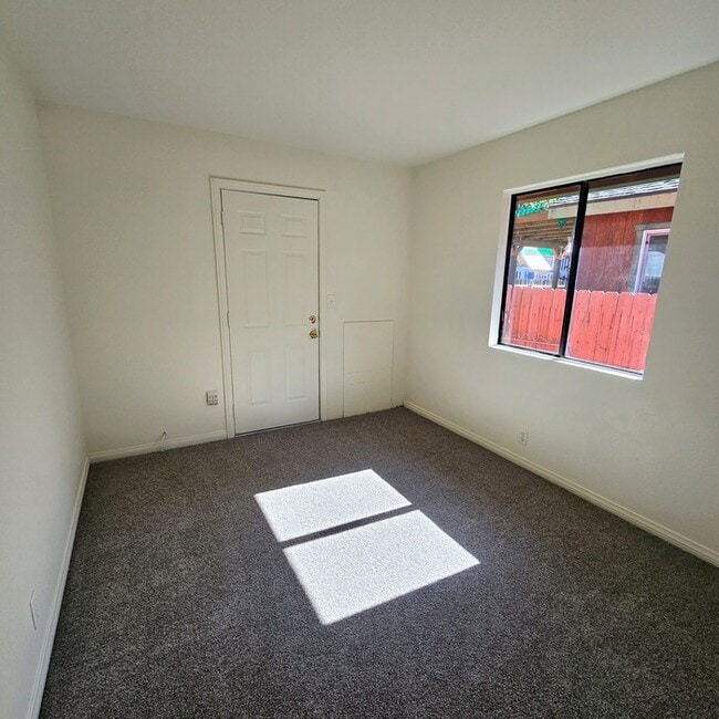 Building Photo - 2086 9th Ln