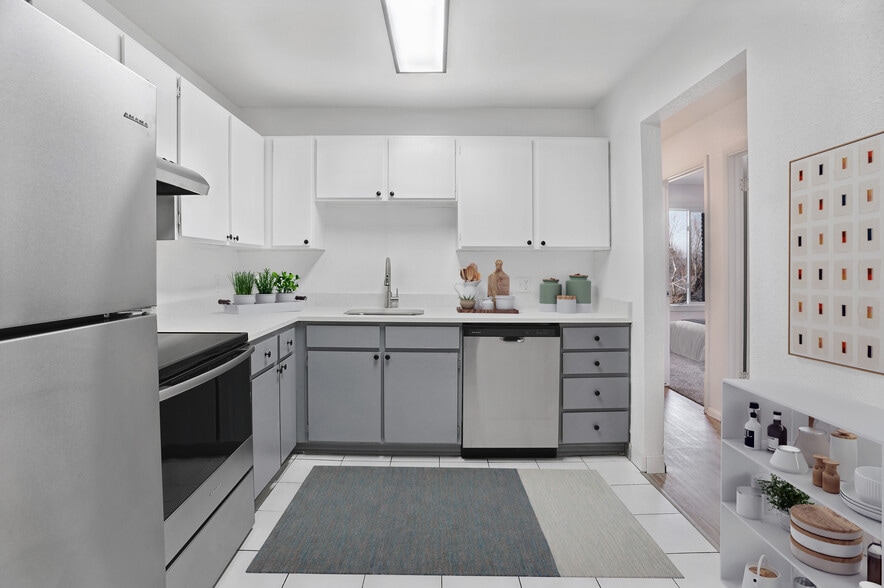 Building Photo - Canyon Commons