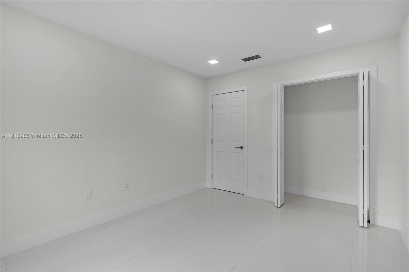 Building Photo - 803 NW 133rd Ct